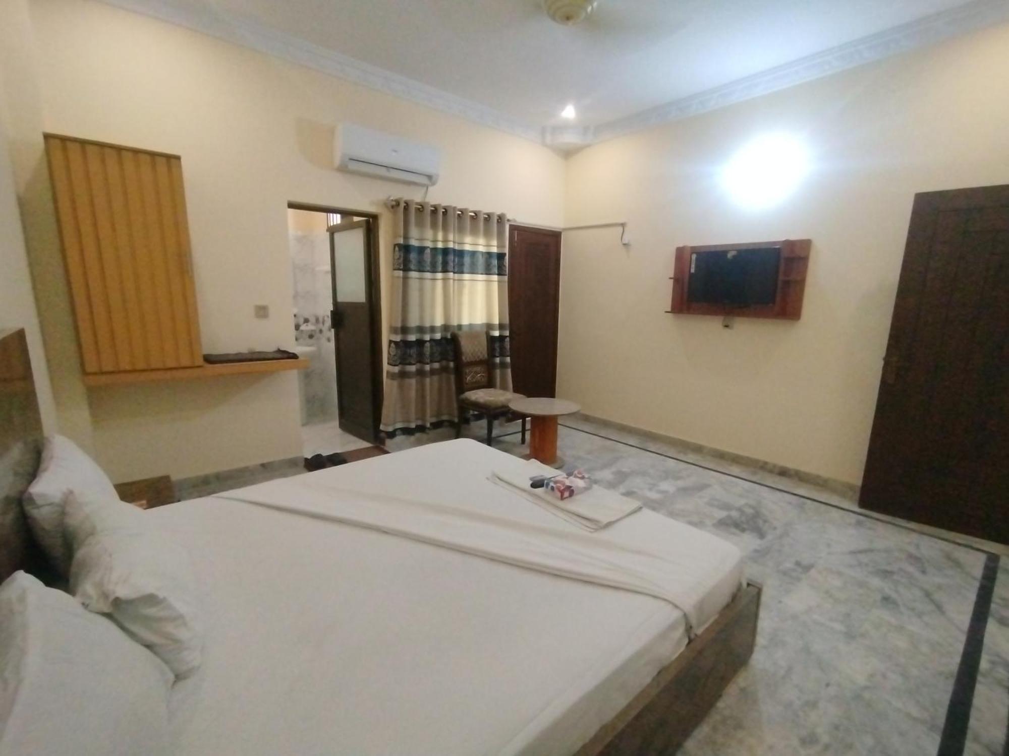 Hotel Crown Plaza, Near Karachi Airport, Darul Sehat Hospital, Dow, Agha Khan And Liaqat Hospital Extérieur photo