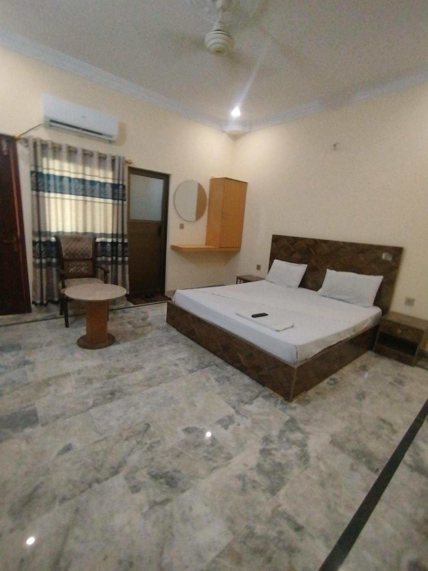 Hotel Crown Plaza, Near Karachi Airport, Darul Sehat Hospital, Dow, Agha Khan And Liaqat Hospital Extérieur photo