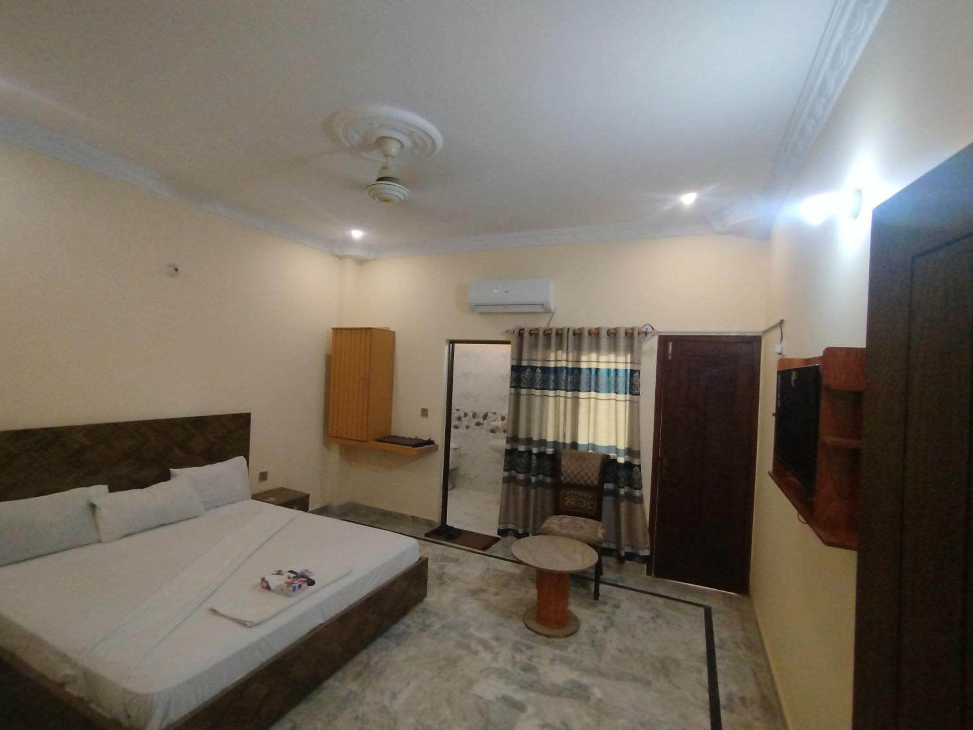 Hotel Crown Plaza, Near Karachi Airport, Darul Sehat Hospital, Dow, Agha Khan And Liaqat Hospital Extérieur photo