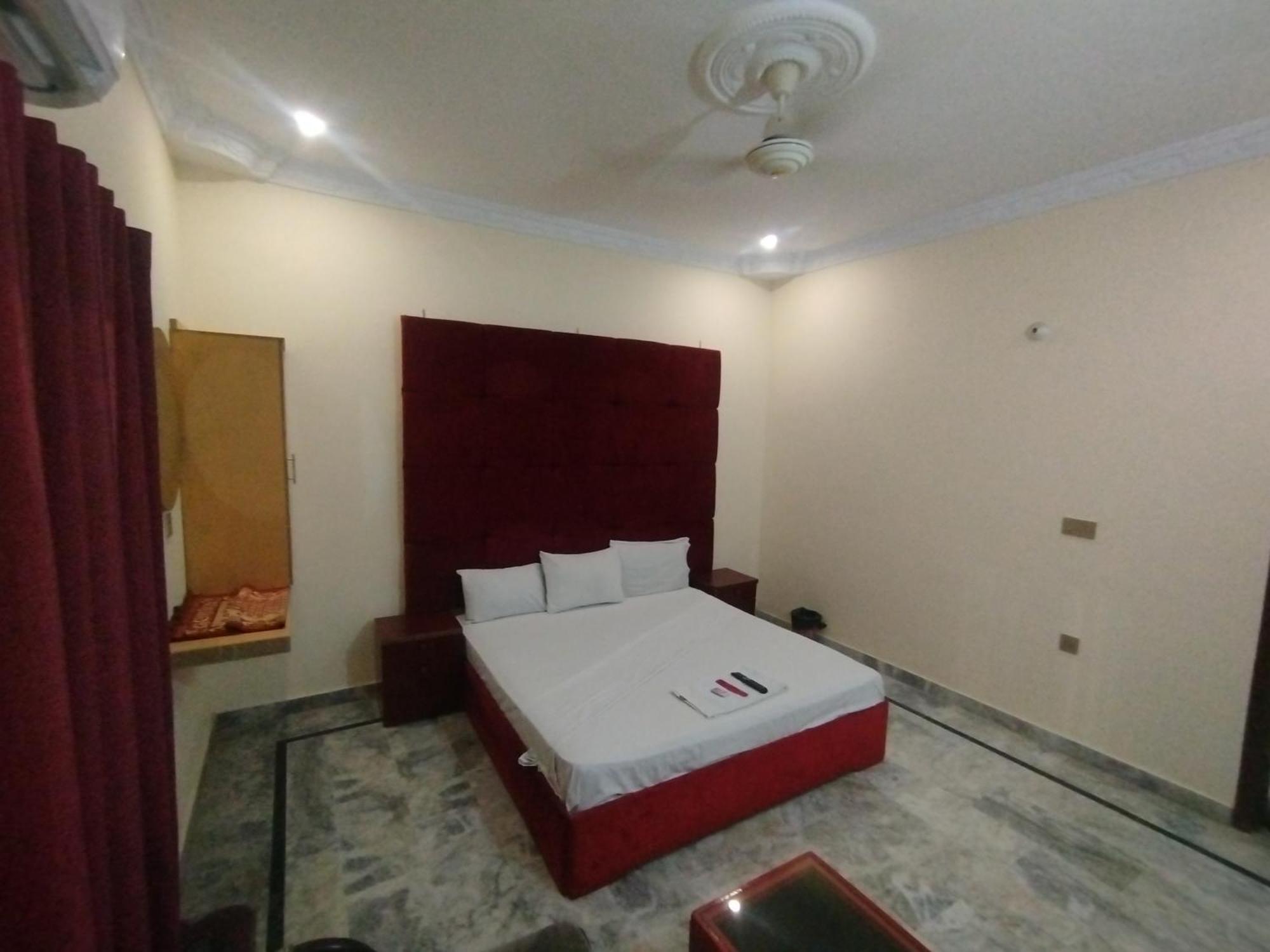 Hotel Crown Plaza, Near Karachi Airport, Darul Sehat Hospital, Dow, Agha Khan And Liaqat Hospital Extérieur photo