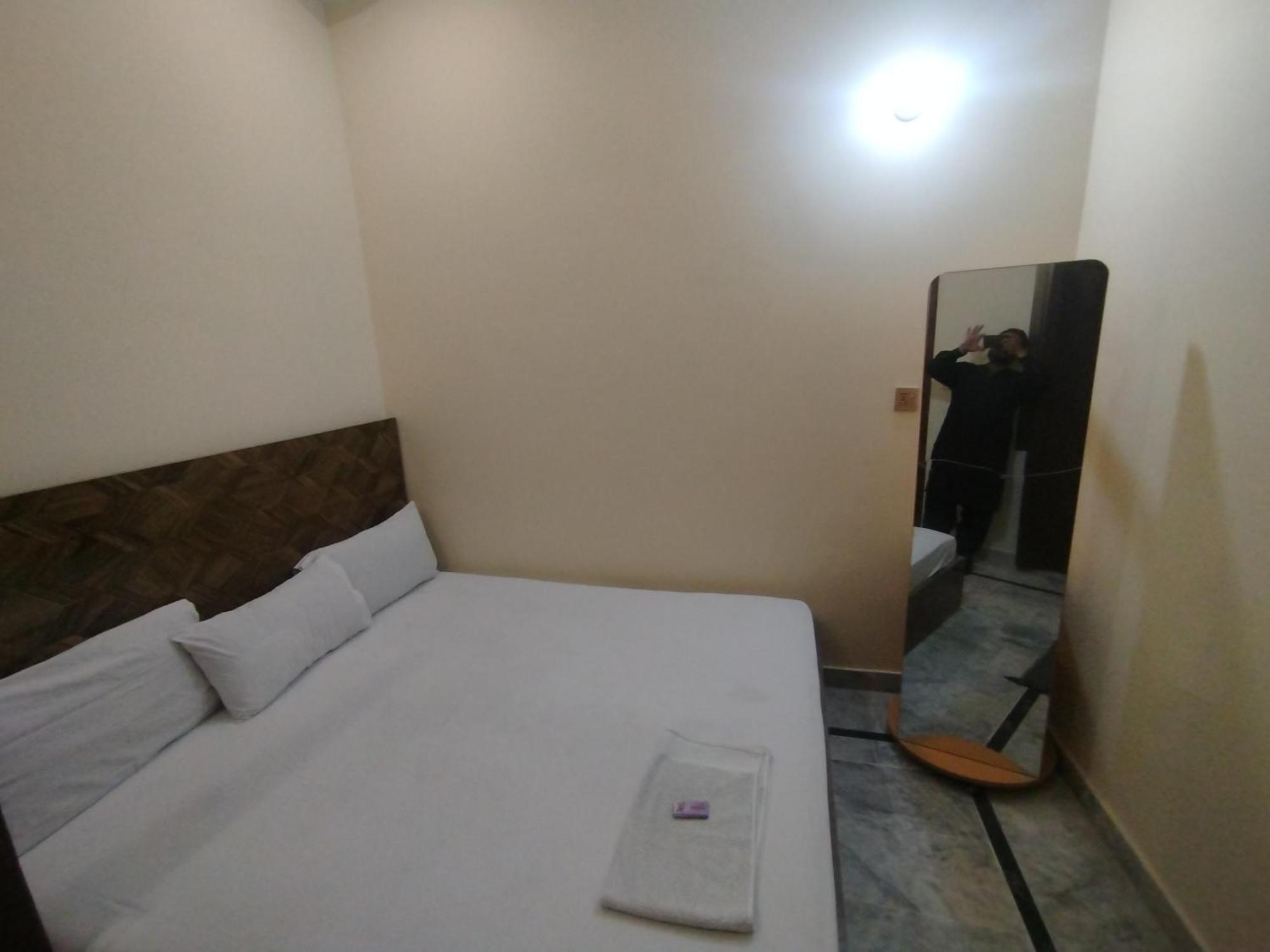 Hotel Crown Plaza, Near Karachi Airport, Darul Sehat Hospital, Dow, Agha Khan And Liaqat Hospital Extérieur photo